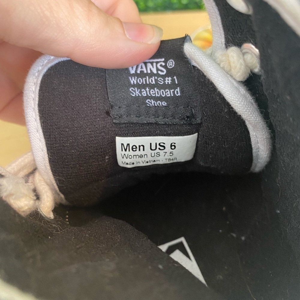 V4 Customized Vans - Picture 15 of 16